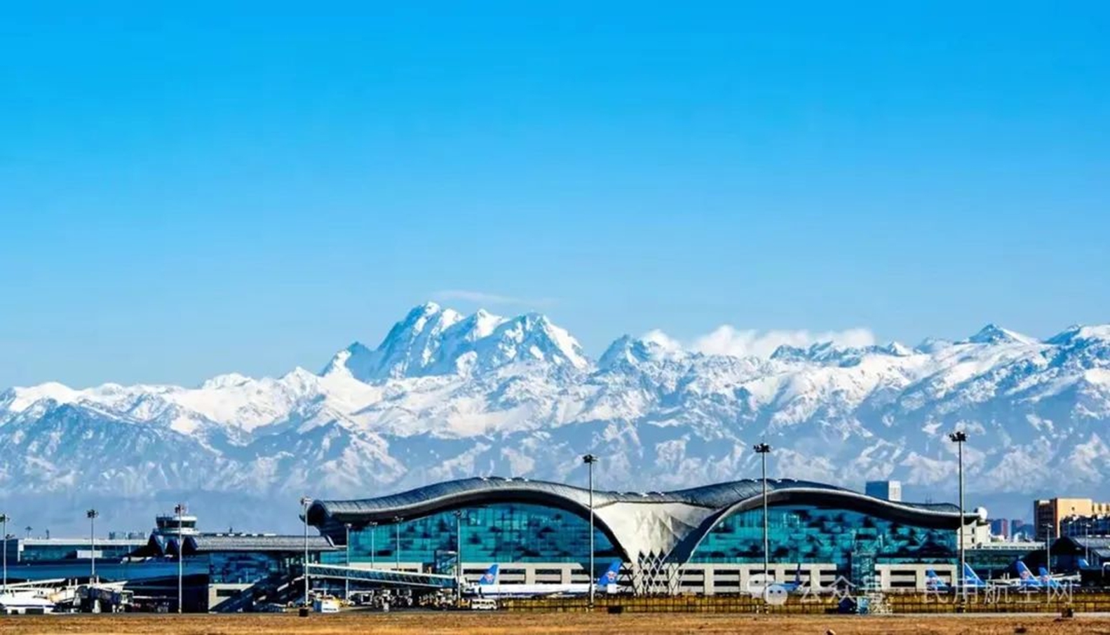 1745569381115282.jpg 圖1:烏魯木齊國際機場全景圖_副本.jpg